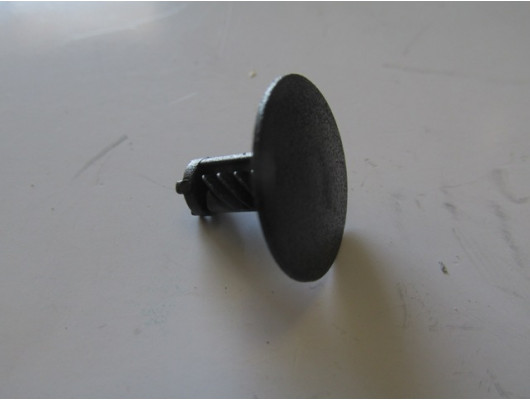 UNIVERSAL UNIVERSAL-; MOTOR KAPUT İZOLATÖR KLİPSİ (FIAT)