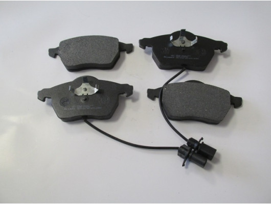 AUDI A4- 95/99; ÖN FREN BALATASI 1,6/1,8T/2,4/2,8(2KABLOLU)(DISK)(156,4X73,8X19,6/74,1X19,6)(BRAMAX)