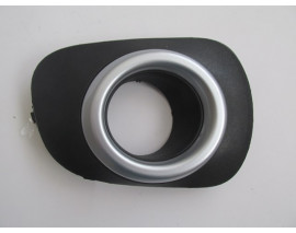 MITSUBISHI L200- PICK UP- 10/13; SİS LAMBA KAPAĞI SAĞ SİS DELİKLİ (ÜST ÇERÇEVESİ GRİ) (FPI)