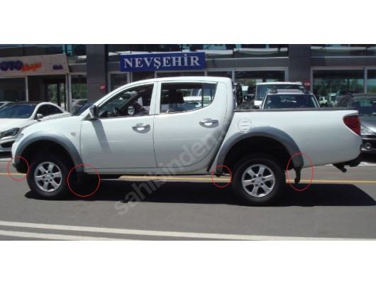 MITSUBISHI L200- PICK UP- 10/15; ÖN ÇAMURLUK AĞZI PLASTİĞİ SOL (DODİK) 4X2