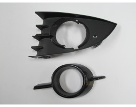 RENAULT SCENIC- 2- 07/09; SİS LAMBA KAPAĞI SOL SİS DELİKLİ SİYAH (DIŞ ÇERÇEVESİ SİYAH) 2PARÇA(TYG)