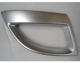 RENAULT GRAND SCENIC- 3- 10/12; ÖN TAMPON PANJURU DIŞ ÇERÇEVESİ SAĞ GÜMÜŞ GRİ (TW)