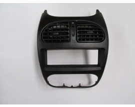 PEUGEOT 206- HB- 99/09; ÖN GÖĞÜS HAVALANDIRMA PETEĞİ ORTA (TEYP PANELİ) (BFN)