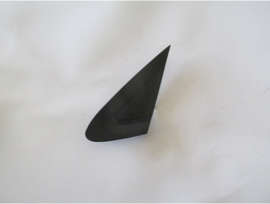 FIAT GRANDE PUNTO- 06/12; KAPI AYNA MUSKASI SOL (ÇAMURLUK ÜST ÜÇGEN PLASTİĞİ)