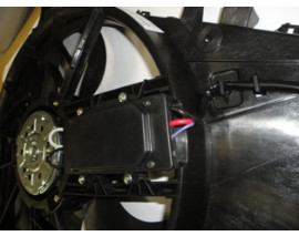 VOLVO V70- 00/04; RADYATÖR FAN DAVLUMBAZI (TEKLI) KONTROL ÜNITELI (7 KANAT) (TYG)