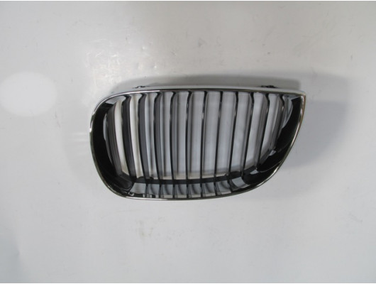 BMW 1 SERI- E87- 04/08; ÖN PANJUR SOL SİYAH/NİKELAJ ÇERÇEVELİ (TYG)