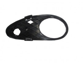 MERCEDES C CLASS- W203- 00/07; SİS LAMBA KAPAĞI ÇERÇEVESİ SOL SİYAH (TYG)