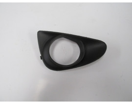 TOYOTA YARIS- 11/14; SİS LAMBA KAPAĞI SAĞ SİYAH (SİS DELİKLİ) (TYG)