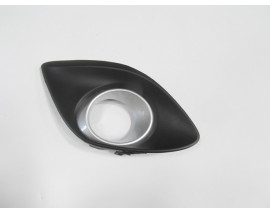 MAZDA 2- HB- 12/14; SİS LAMBA KAPAĞI SAĞ SİS DELİKLİ/ÇERÇEVESİ GÜMÜŞ GRİ (TYG)