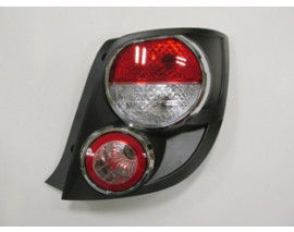 CHEVROLET AVEO- HB- 11/13; STOP LAMBASI SAĞ KIRMIZI/BEYAZ (NİKELAJ ÇERÇEVELİ) (FAMELLA)