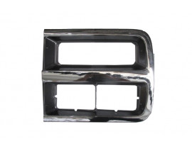 GMC SIERRA- 92/96; FAR ÇERÇEVESI SAG NIKELAJLI KOYU GRI(TYG)