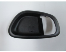 HYUNDAI I10- 08/11; ÖN KAPI İÇ AÇMA KOLU ÇERÇEVESİ SOL SİYAH