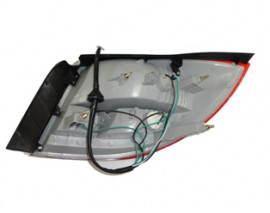 KIA RIO- II- 03/05; STOP LAMBASI SOL KIRMIZI/BEYAZ SEDAN (FAMELLA)