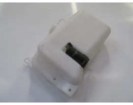 UNIVERSAL UNIVERSAL-; ÖN CAM SU BİDONU/DEPOSU MOTORLU (PICK-UP ARAÇLARA UYUMLU)