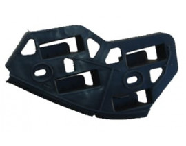 VOLKSWAGEN POLO- 5- 05/09; ÖN TAMPON BRAKETİ İÇ SAĞ (YAN KULAĞA TAKILAN)(PLASTİK)(TEK FARLI TİP)(TW)