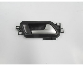 VOLKSWAGEN AMAROK- 17/20; ÖN KAPI İÇ AÇMA KOLU SAĞ SİYAH (ELCEĞİ GÜMÜŞ GRİ) (HUSHAN)