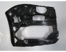 VOLKSWAGEN CADDY- 15/20; ÖN TAMPON BAĞLANTI BRAKETİ BÜYÜK SAĞ (YAN KULAĞA TAKILAN) (MAXI VAN)(TYG)