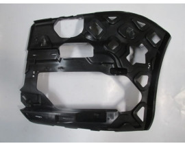 VOLKSWAGEN CADDY- 15/20; ÖN TAMPON BAĞLANTI BRAKETİ BÜYÜK SOL (YAN KULAĞA TAKILAN)(MAXI VAN)(TYG)