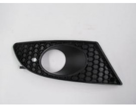 SEAT LEON- 05/09; SİS LAMBA KAPAĞI SAĞ SİYAH (SİS DELİKLİ) (TYG)
