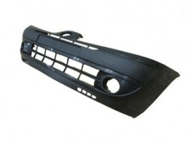 RENAULT CLIO- 2- SD/HB- 02/06; ÖN TAMPON SİYAH (SİS DELİKLİ/KENDİNDEN BANTLI (SİS KAPAKLI)