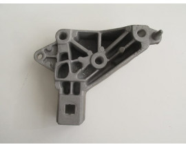 RENAULT CLIO- 2- SD/HB- 02/08; MOTOR TAKOZU BAĞLANTI KULAĞI (ALÜMİNYUM)