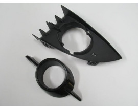 RENAULT SCENIC- 2- 07/09; SİS LAMBA KAPAĞI SOL SİS DELİKLİ SİYAH (DIŞ ÇERÇEVESİ SİYAH) 2PARÇA(TYG)