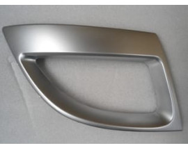 RENAULT GRAND SCENIC- 3- 10/12; ÖN TAMPON PANJURU DIŞ ÇERÇEVESİ SAĞ GÜMÜŞ GRİ (TW)