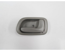 TOYOTA COROLLA- AE111- 99/00; ÖN KAPI İÇ AÇMA KOLU SAĞ (AÇIK GRİ) (TYG)