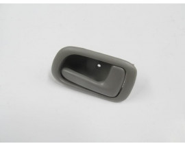 TOYOTA COROLLA- AE111- 99/00; ÖN KAPI İÇ AÇMA KOLU SAĞ (AÇIK GRİ) (TYG)