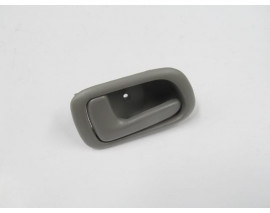 TOYOTA COROLLA- AE111- 99/00; ÖN KAPI İÇ AÇMA KOLU SOL (AÇIK GRİ) (TYG)