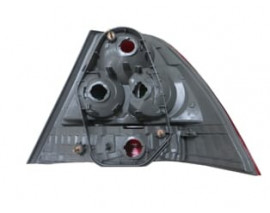 TOYOTA COROLLA- ZZE121- 04/06; STOP LAMBASI SOL KIRMIZI (SİSLİ TİP) 4 DUYULU (CASP) (E MARKLI)