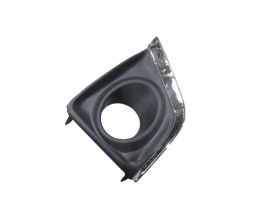 TOYOTA COROLLA- NDE180- 13/16; SİS LAMBA KAPAĞI SAĞ SİYAH SİS DELİKLİ (NİKELAJ ÇITALI) (TW)