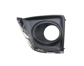 TOYOTA COROLLA- NDE180- 13/16; SİS LAMBA KAPAĞI SOL SİYAH SİS DELİKLİ (NİKELAJ ÇITALI) (TW)