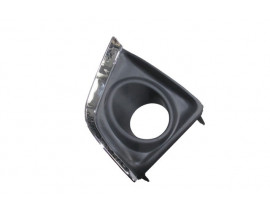 TOYOTA COROLLA- NDE180- 13/16; SİS LAMBA KAPAĞI SOL SİYAH SİS DELİKLİ (NİKELAJ ÇITALI) (TW)