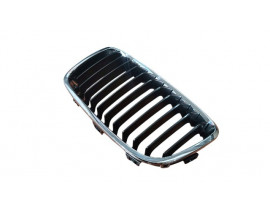 BMW 1 SERI- F20- 12/15; ÖN PANJUR SOL (NİKELAJ ÇERÇEVELİ) (İÇ PETEKLERİ SİYAH) (TYG)