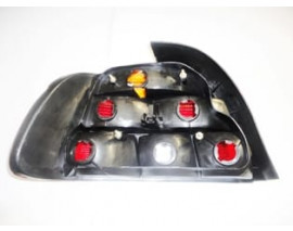 BMW 5 SERI- E39- 96/00; STOP LAMBASI SAĞ KIRMIZI/SARI (DUYSUZ) (FAMELLA)