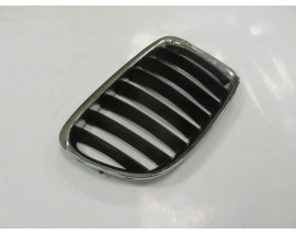 BMW X1- E84- 13/15; ÖN PANJUR SAĞ NİKELAJLI/ İÇ PETEKLERİ SİYAH