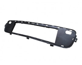 BMW X5- E70- 07/11; ÖN TAMPON PANJURU ÇERÇEVESİ ALT İÇ (SENSÖR DELİKLİ)