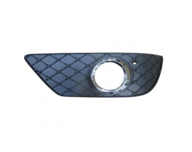 MERCEDES C CLASS- W204- 11/13; SİS LAMBA KAPAĞI SAĞ SİYAH (SİS DELİKLİ/NİKELAJ ÇERÇEVELİ) (TW)