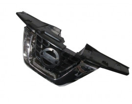 NISSAN JUKE- 14/19; ÖN PANJUR SİYAH ORTA PARÇA (NİKELAJ KAPLAMALI)KAMERA DELİKSİZ (TYG)