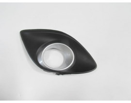 MAZDA 2- HB- 12/14; SİS LAMBA KAPAĞI SAĞ SİS DELİKLİ/ÇERÇEVESİ GÜMÜŞ GRİ (TYG)