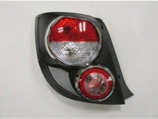 CHEVROLET AVEO- HB- 11/13; STOP LAMBASI SOL KIRMIZI/BEYAZ (NİKELAJ ÇERÇEVELİ) (FAMELLA)