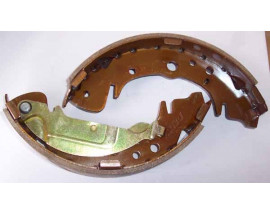 KIA CARNIVAL- 04/06; ARKA FREN PABUCU (126,9X54,5) (DAIWA)