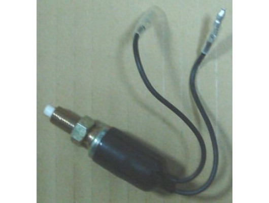 ISUZU NPR- ŞAMPİYON- 97/06; STOP LAMBASI MÜŞÜRÜ ORJ.NO:5-82440-0030 (ÇİFT TEKER) (EXP)