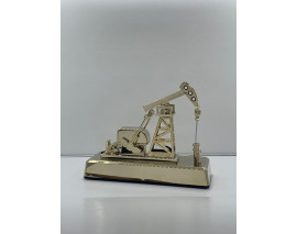 MASA ÜSTÜ PLAKET PETROL POMPASI HAREKETLİ ALTIN KAPLAMA ABS 26x22x9cm 2 ADET KALEM PİLLE ÇALIŞIR MAKET