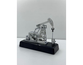 MASA ÜSTÜ PLAKET PETROL POMPASI HAREKETLİ SİYAH ABS 26x22x9cm 2 ADET KALEM PİLLE ÇALIŞIR MAKET